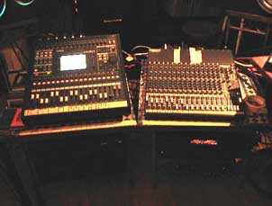 Pulte Yamaha Digital und Mackie Analog.